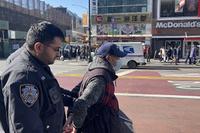 纽约警方逮捕攻击法轮功的华男 控三级攻击罪
